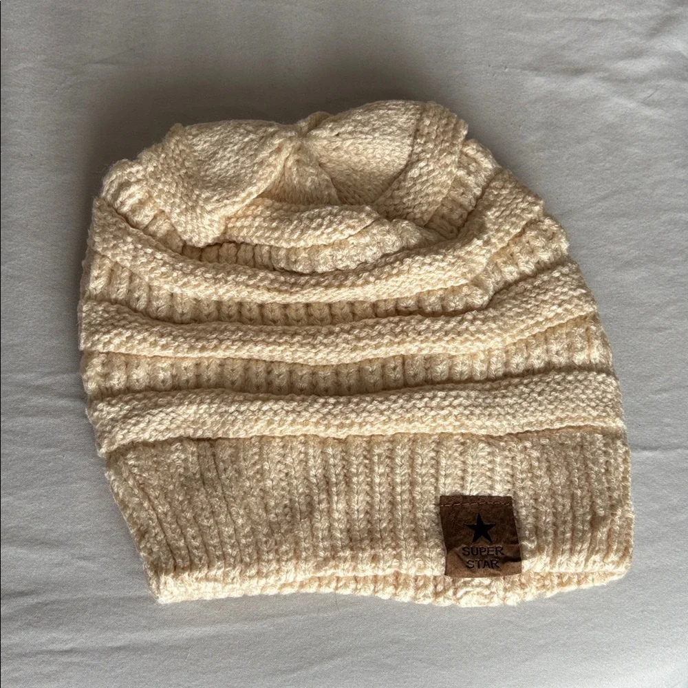 SUPER STAR Soft Rib Knit Beanie Winter Hat Cream Youth Size M NWOT